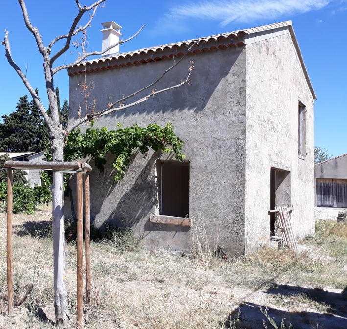 Cabanon en cours de restauration.